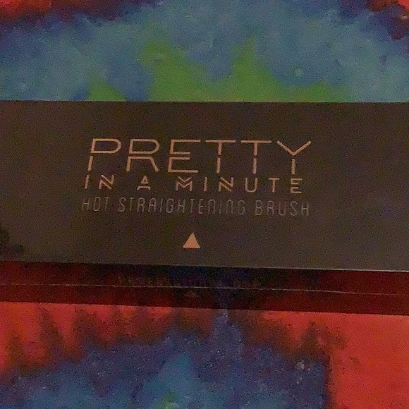 COPY - Hot Straightening Brush